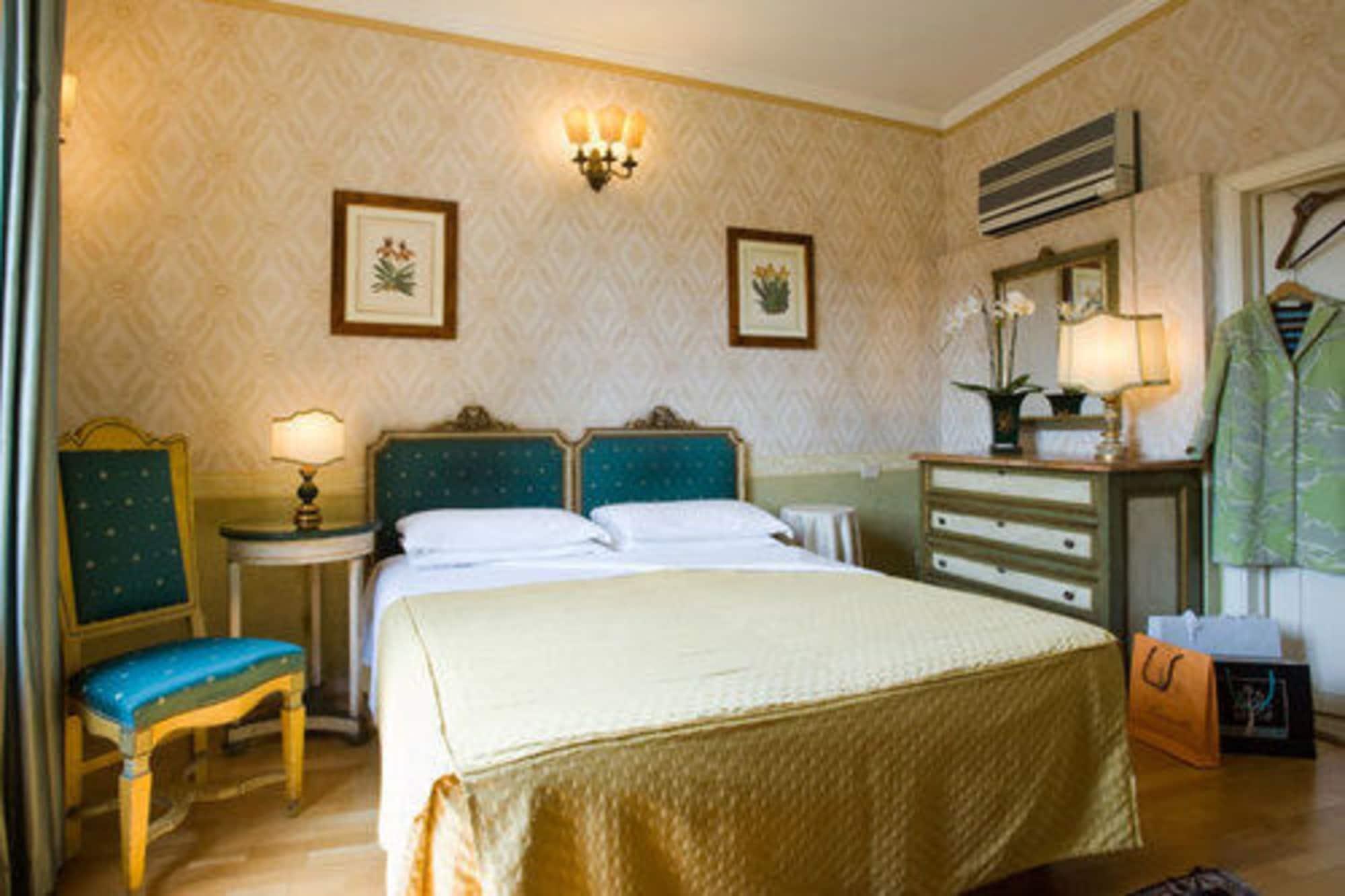 Hotel Hermitage Флоренция Стая снимка